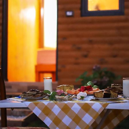 Gasthaus Bujtina Musta Berat Exterior foto