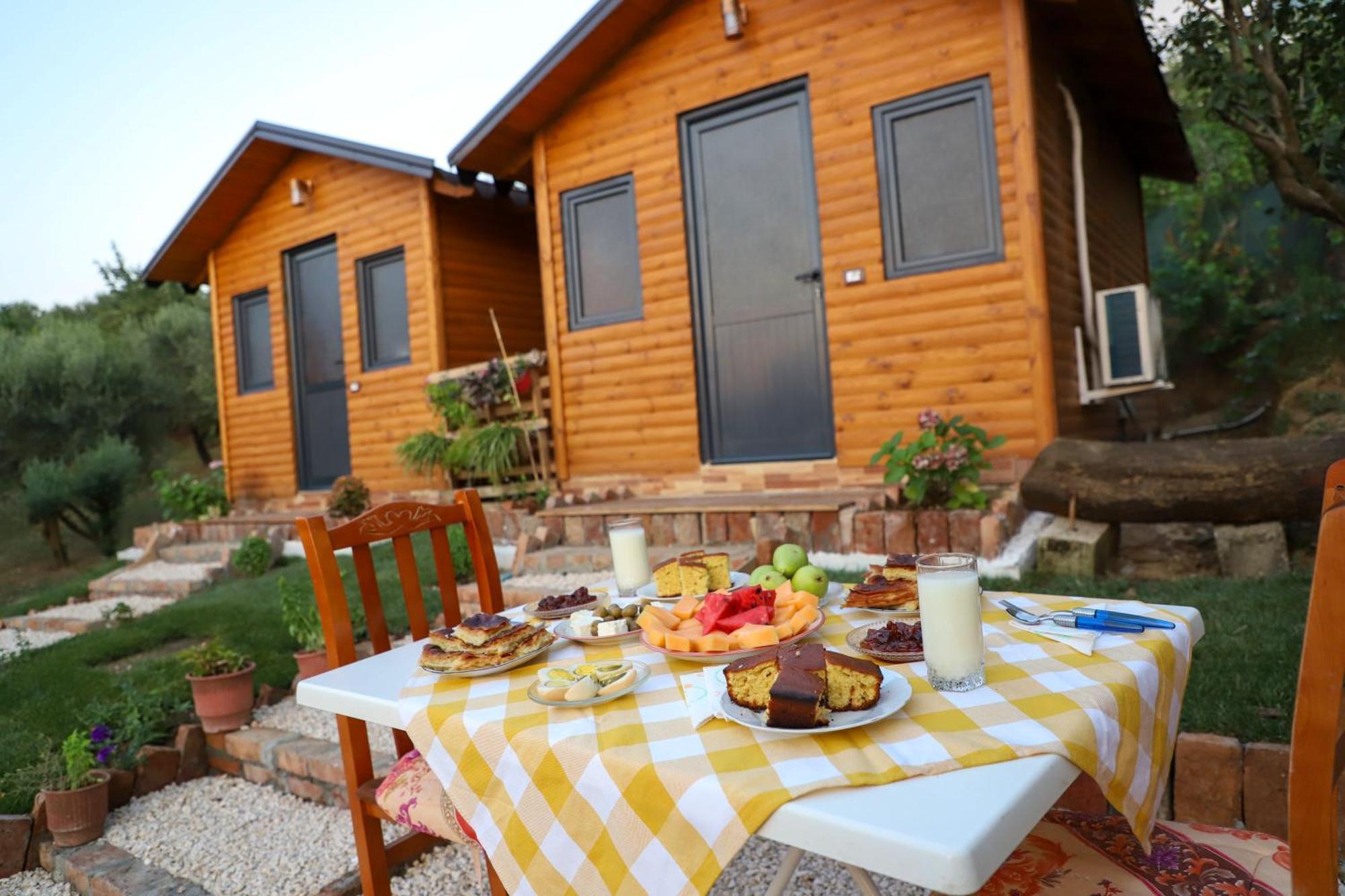 Gasthaus Bujtina Musta Berat Exterior foto